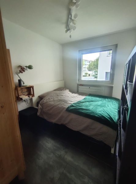 Das Zimmer wird unmöbliert vermietet.