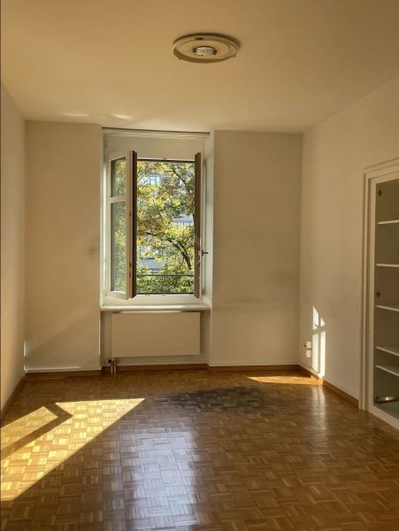 Zimmer I: 16.5m² mit Einbauschrank