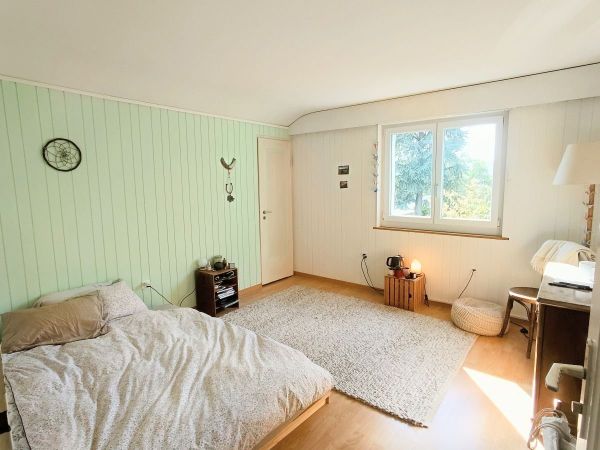 Chambre très lumineuse avec vue sur l'Aare