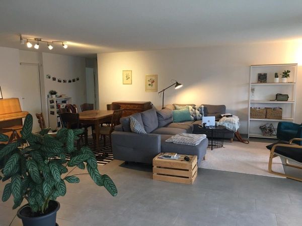 Unser grosses Wohnzimmer mit Essbereich