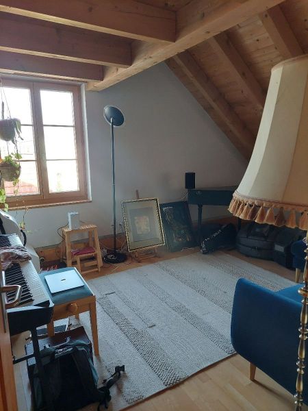 Larger room, furniture not up to date