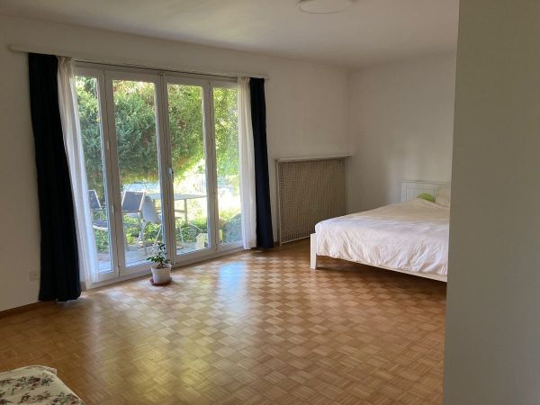 Zimmer mit Blick Richtung Terrasse