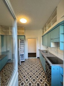 Large shared kitchen. Große Gemeinschaftsküche.