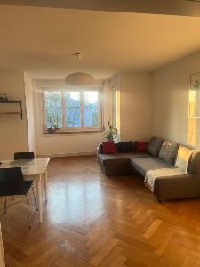 Wohnzimmer mit Blick auf den Garten