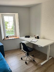espace bureau dans la chambre